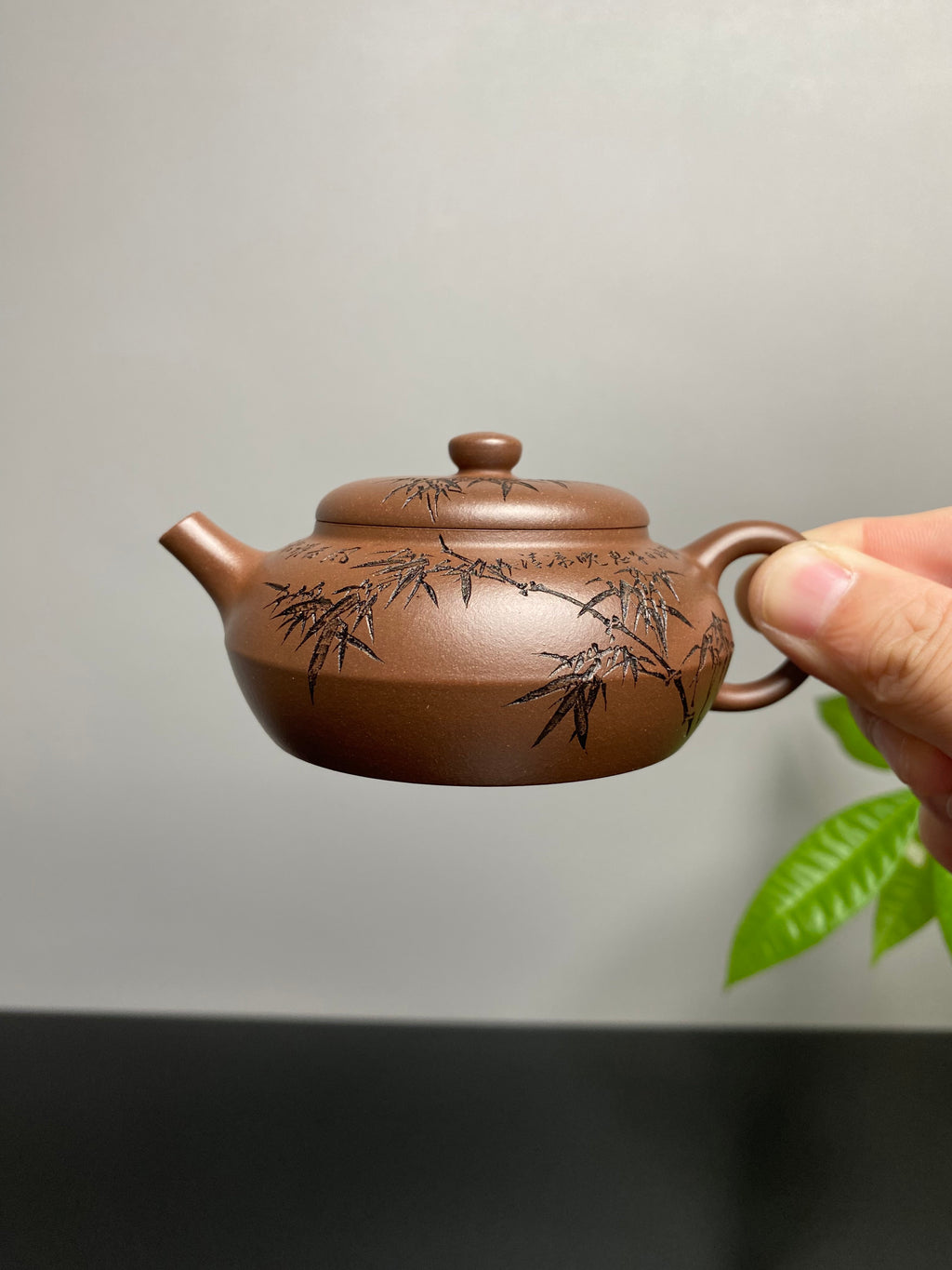 陈宏林大师传世巅峰臻品【虚怀壶】收藏送礼·双绝重器!&nbsp;  ——原矿优质老紫泥·120cc ——紫砂山水陶刻天花板·陈宏林亲工