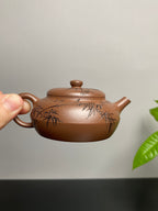 陈宏林大师传世巅峰臻品【虚怀壶】收藏送礼·双绝重器!&nbsp;  ——原矿优质老紫泥·120cc ——紫砂山水陶刻天花板·陈宏林亲工