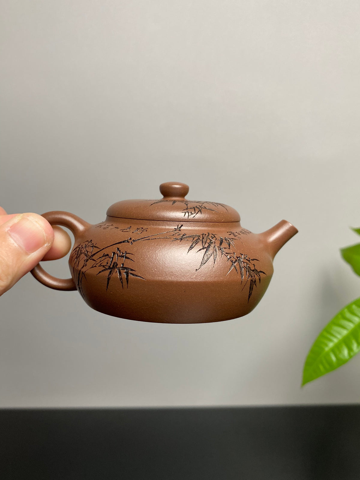 陈宏林大师传世巅峰臻品【虚怀壶】收藏送礼·双绝重器!&nbsp;  ——原矿优质老紫泥·120cc ——紫砂山水陶刻天花板·陈宏林亲工