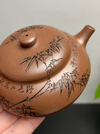 陈宏林大师传世巅峰臻品【虚怀壶】收藏送礼·双绝重器!&nbsp;  ——原矿优质老紫泥·120cc ——紫砂山水陶刻天花板·陈宏林亲工