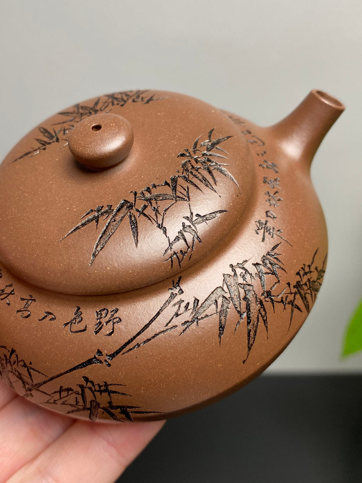 陈宏林大师传世巅峰臻品【虚怀壶】收藏送礼·双绝重器!&nbsp;  ——原矿优质老紫泥·120cc ——紫砂山水陶刻天花板·陈宏林亲工