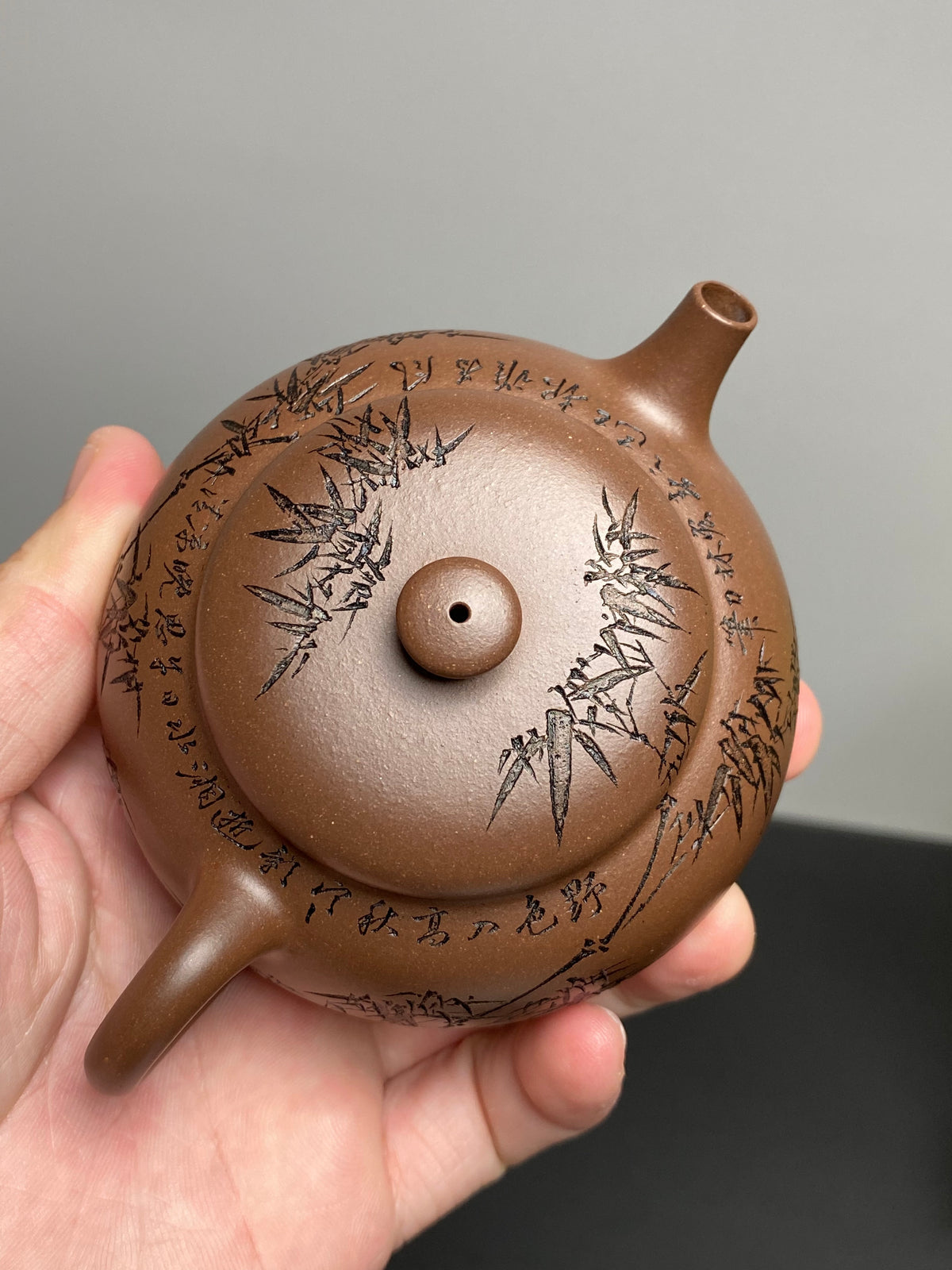 陈宏林大师传世巅峰臻品【虚怀壶】收藏送礼·双绝重器!&nbsp;  ——原矿优质老紫泥·120cc ——紫砂山水陶刻天花板·陈宏林亲工