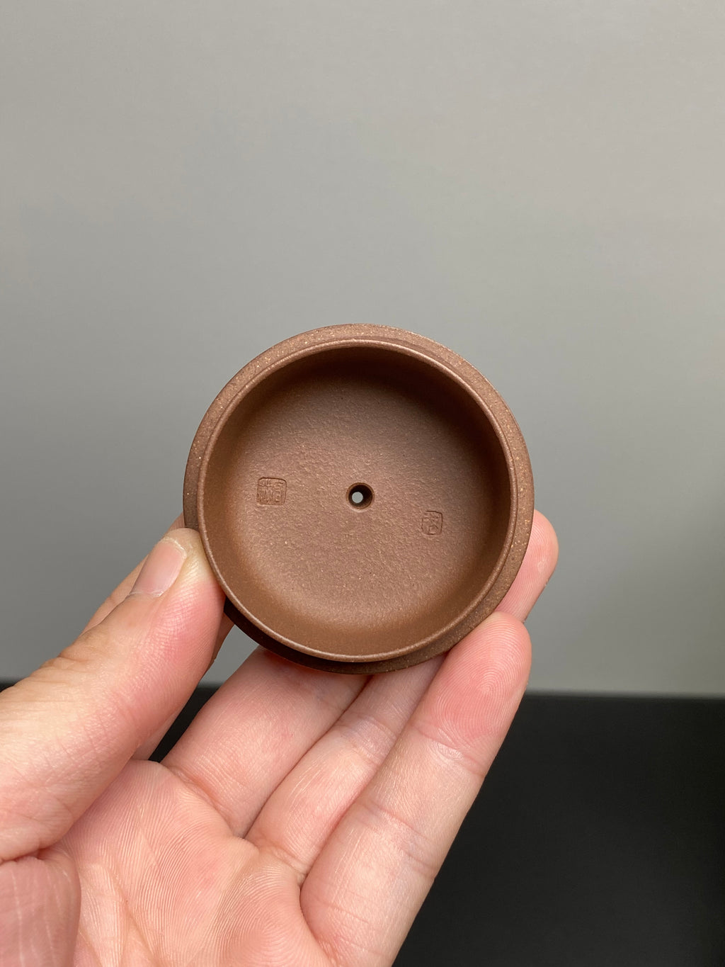 陈宏林大师传世巅峰臻品【虚怀壶】收藏送礼·双绝重器!&nbsp;  ——原矿优质老紫泥·120cc ——紫砂山水陶刻天花板·陈宏林亲工
