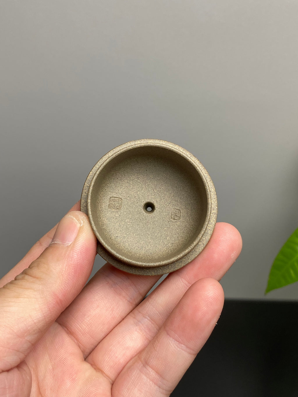 陈宏林大师传世巅峰臻品【溪山逸渡壶】收藏送礼·双绝重器! ——原矿优质松华青段·120cc ——紫砂山水陶刻天花板·陈宏林亲工
