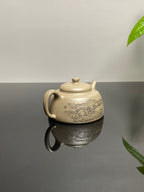 陈宏林大师传世巅峰臻品【溪山逸渡壶】收藏送礼·双绝重器! ——原矿优质松华青段·120cc ——紫砂山水陶刻天花板·陈宏林亲工