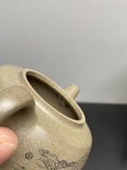 陈宏林大师传世巅峰臻品【溪山逸渡壶】收藏送礼·双绝重器! ——原矿优质松华青段·120cc ——紫砂山水陶刻天花板·陈宏林亲工