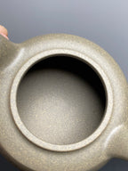 陈宏林大师传世巅峰臻品【溪山逸渡壶】收藏送礼·双绝重器! ——原矿优质松华青段·120cc ——紫砂山水陶刻天花板·陈宏林亲工