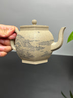 陈宏林大师传世巅峰臻品【六方宫灯壶】收藏送礼·双绝重器! ——原矿优质芝麻段·300cc ——紫砂山水陶刻天花板·陈宏林亲工