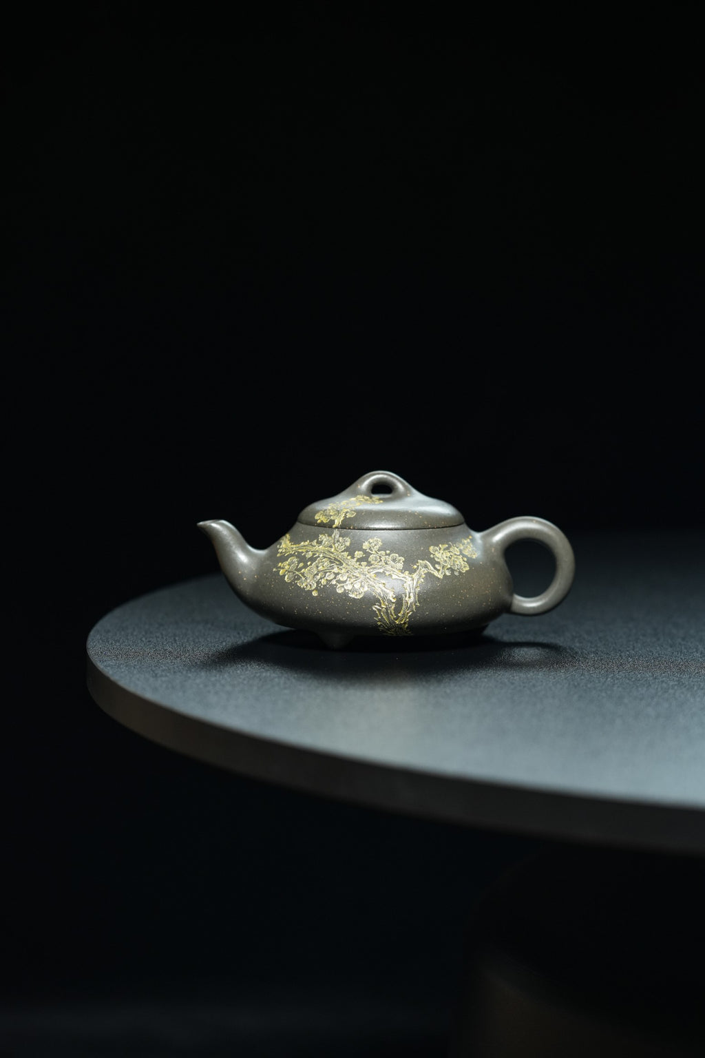 储立之大师传世典藏重器《三足矮石瓢》是礼藏双宜首选的高端艺术品！  ——原矿优质 雪花青·280cc ——江苏省工艺美术大师·储立之 之作