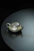储立之大师传世典藏重器《三足矮石瓢》是礼藏双宜首选的高端艺术品！  ——原矿优质 雪花青·280cc ——江苏省工艺美术大师·储立之 之作