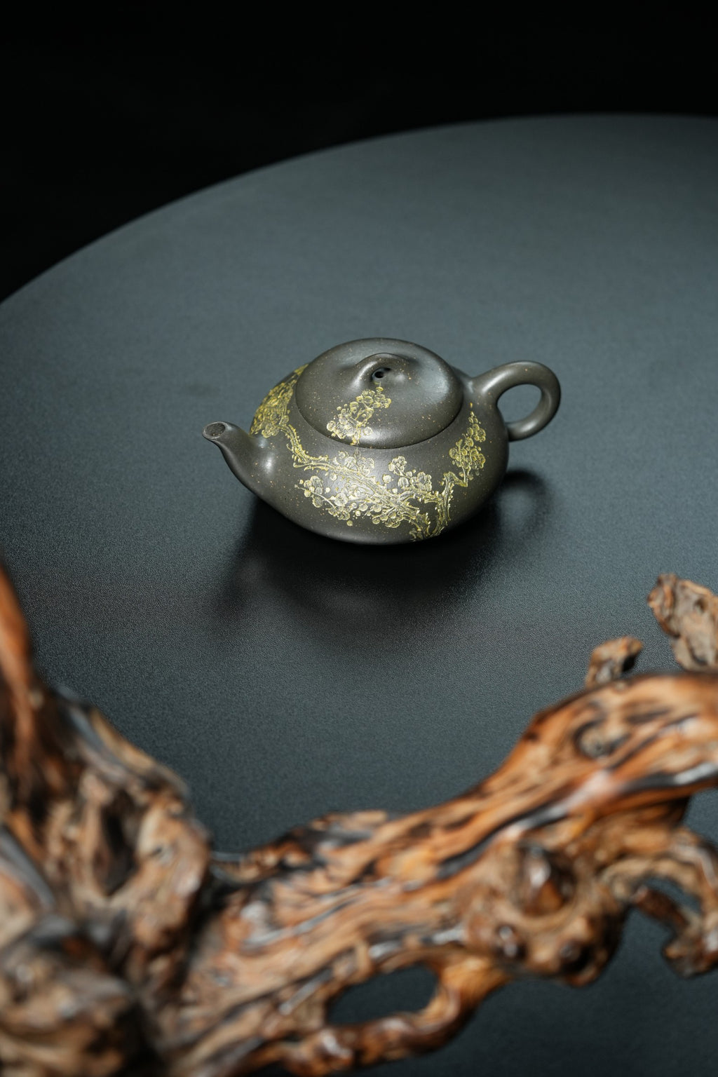 储立之大师传世典藏重器《三足矮石瓢》是礼藏双宜首选的高端艺术品！  ——原矿优质 雪花青·280cc ——江苏省工艺美术大师·储立之 之作