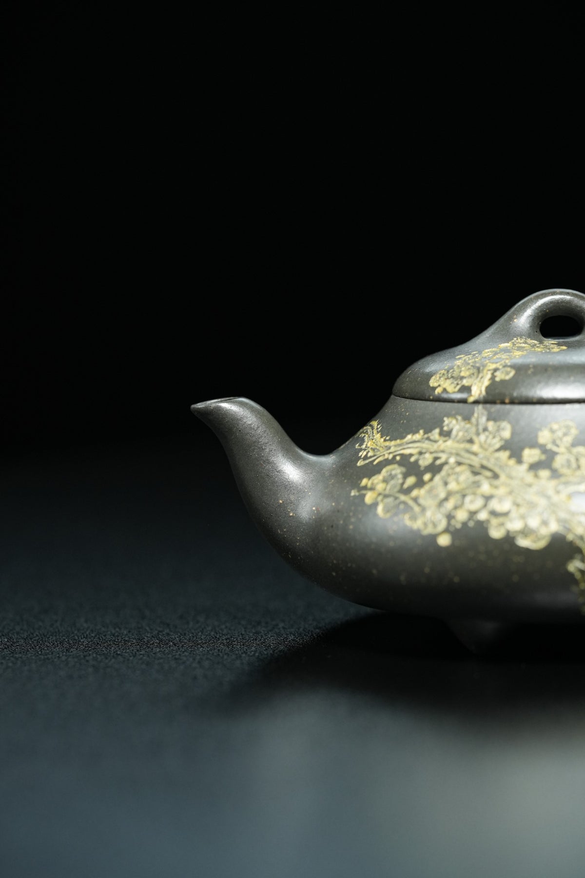 储立之大师传世典藏重器《三足矮石瓢》是礼藏双宜首选的高端艺术品！  ——原矿优质 雪花青·280cc ——江苏省工艺美术大师·储立之 之作