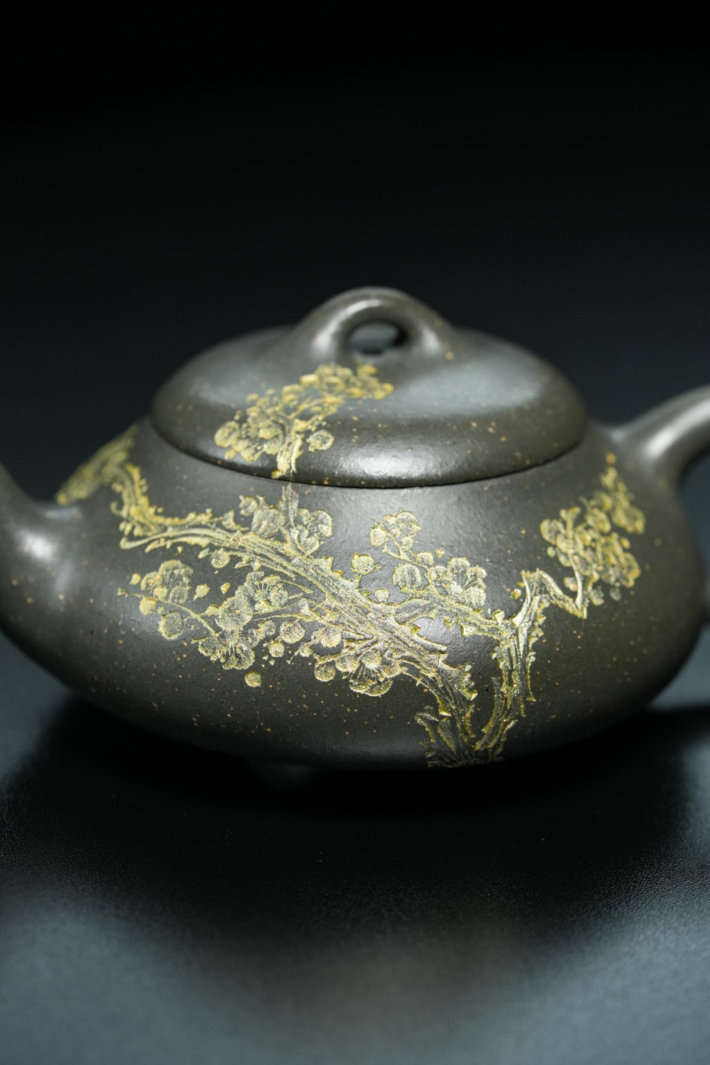 储立之大师传世典藏重器《三足矮石瓢》是礼藏双宜首选的高端艺术品！  ——原矿优质 雪花青·280cc ——江苏省工艺美术大师·储立之 之作