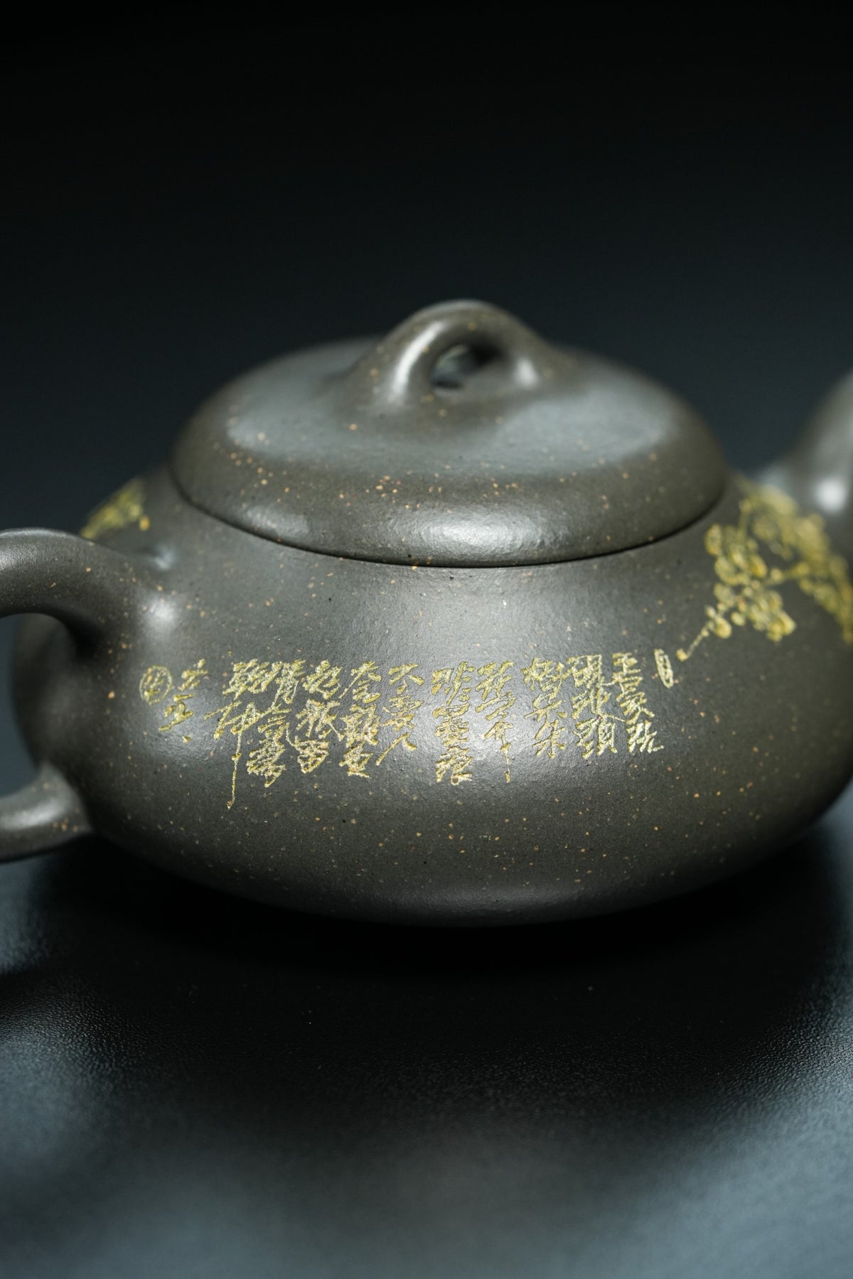 储立之大师传世典藏重器《三足矮石瓢》是礼藏双宜首选的高端艺术品！  ——原矿优质 雪花青·280cc ——江苏省工艺美术大师·储立之 之作
