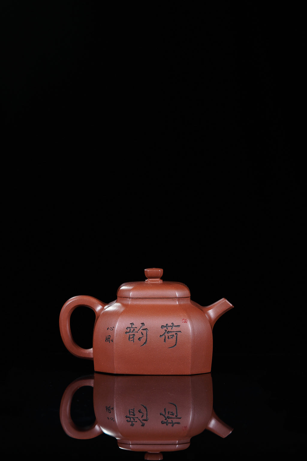 储立之大师传世典藏重器《四方抽角壶》是礼藏双宜首选的高端艺术品！  ——原矿优质 紫泥·300cc ——江苏省工艺美术大师·储立之 之作