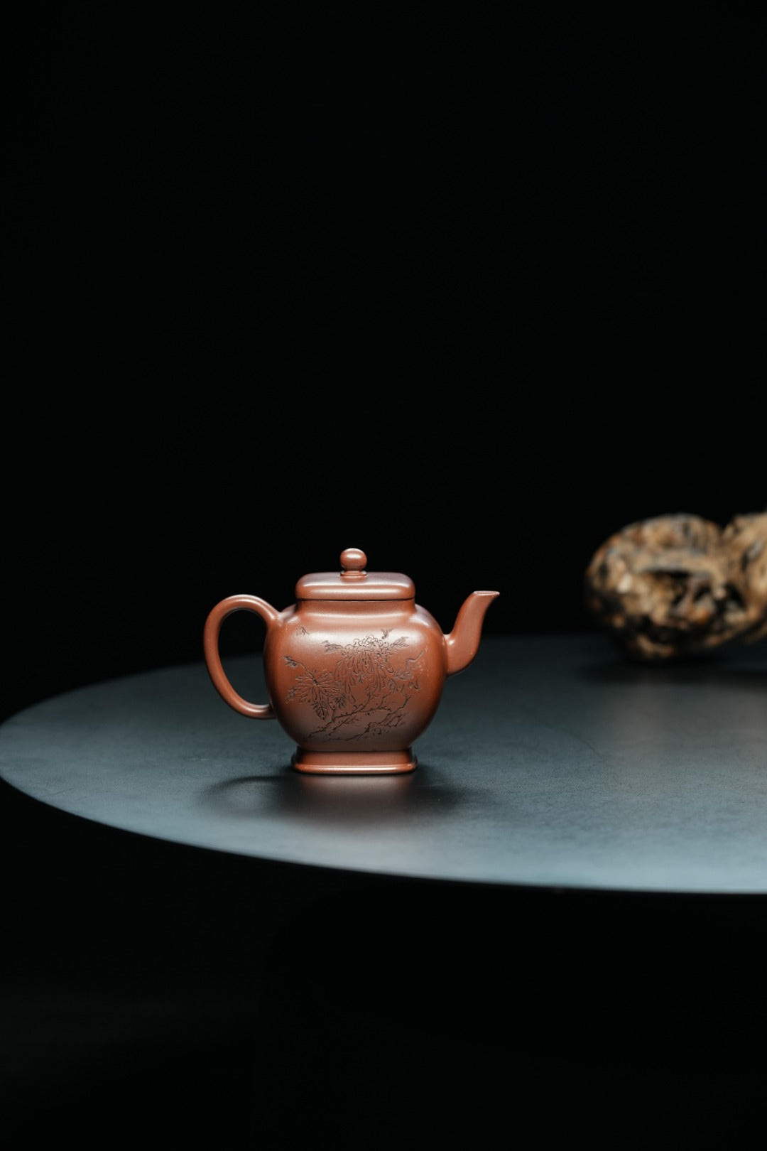 储立之大师传世典藏重器《四方华灯壶》是礼藏双宜首选的高端艺术品！  ——原矿优质 紫泥·400cc ——江苏省工艺美术大师·储立之 之作