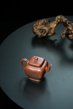 储立之大师传世典藏重器《四方华灯壶》是礼藏双宜首选的高端艺术品！  ——原矿优质 紫泥·400cc ——江苏省工艺美术大师·储立之 之作