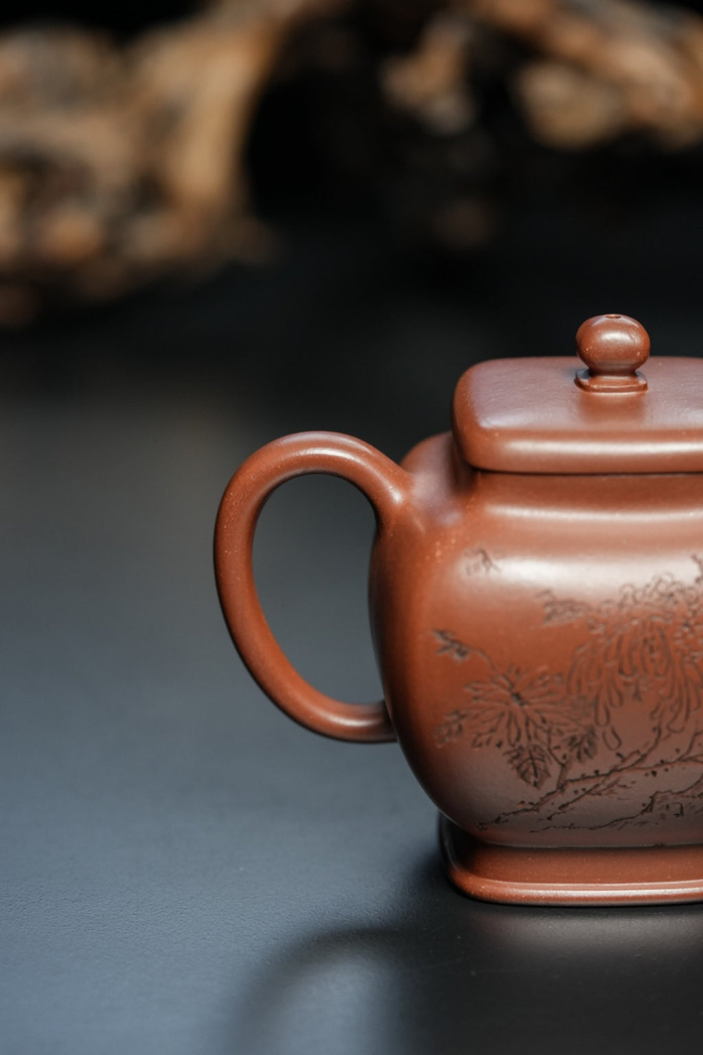 储立之大师传世典藏重器《四方华灯壶》是礼藏双宜首选的高端艺术品！  ——原矿优质 紫泥·400cc ——江苏省工艺美术大师·储立之 之作
