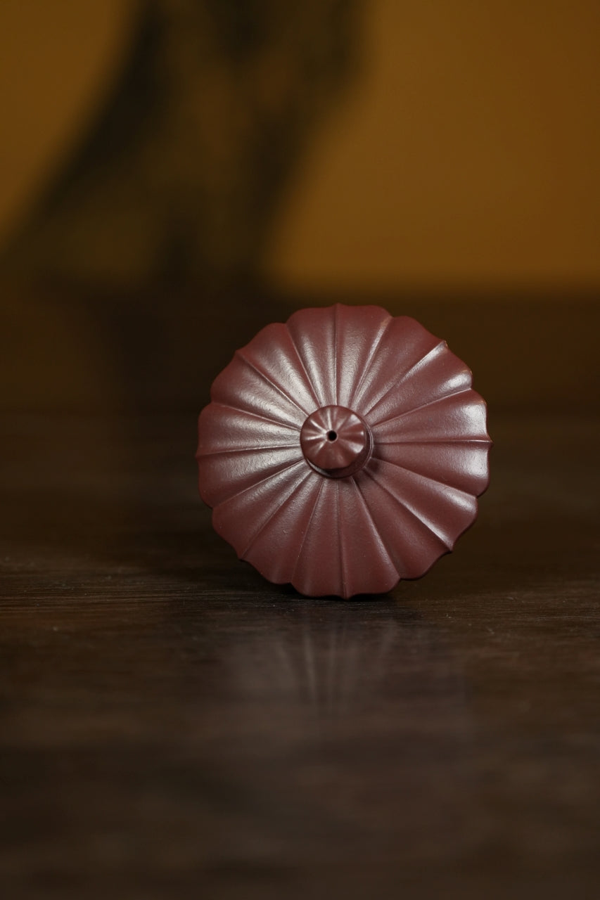 大生壶第四代嫡传·范秀芳紫砂臻品《菱花水云》传世收藏·礼赠双绝重器！  ——原矿优质紫泥·230cc ——江苏省陶瓷艺术大师·范秀芳 制
