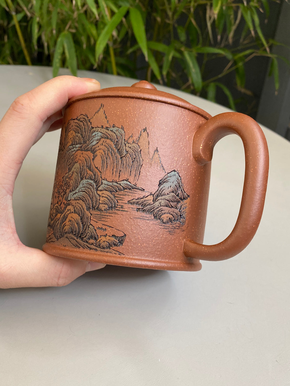 紫砂界彩刻山水第一人·李峰巅峰臻品《千里江山盖杯》礼藏双绝 传世重器！  ——原矿优质紫泥·500cc ——著名紫砂彩刻艺术家·李峰亲工