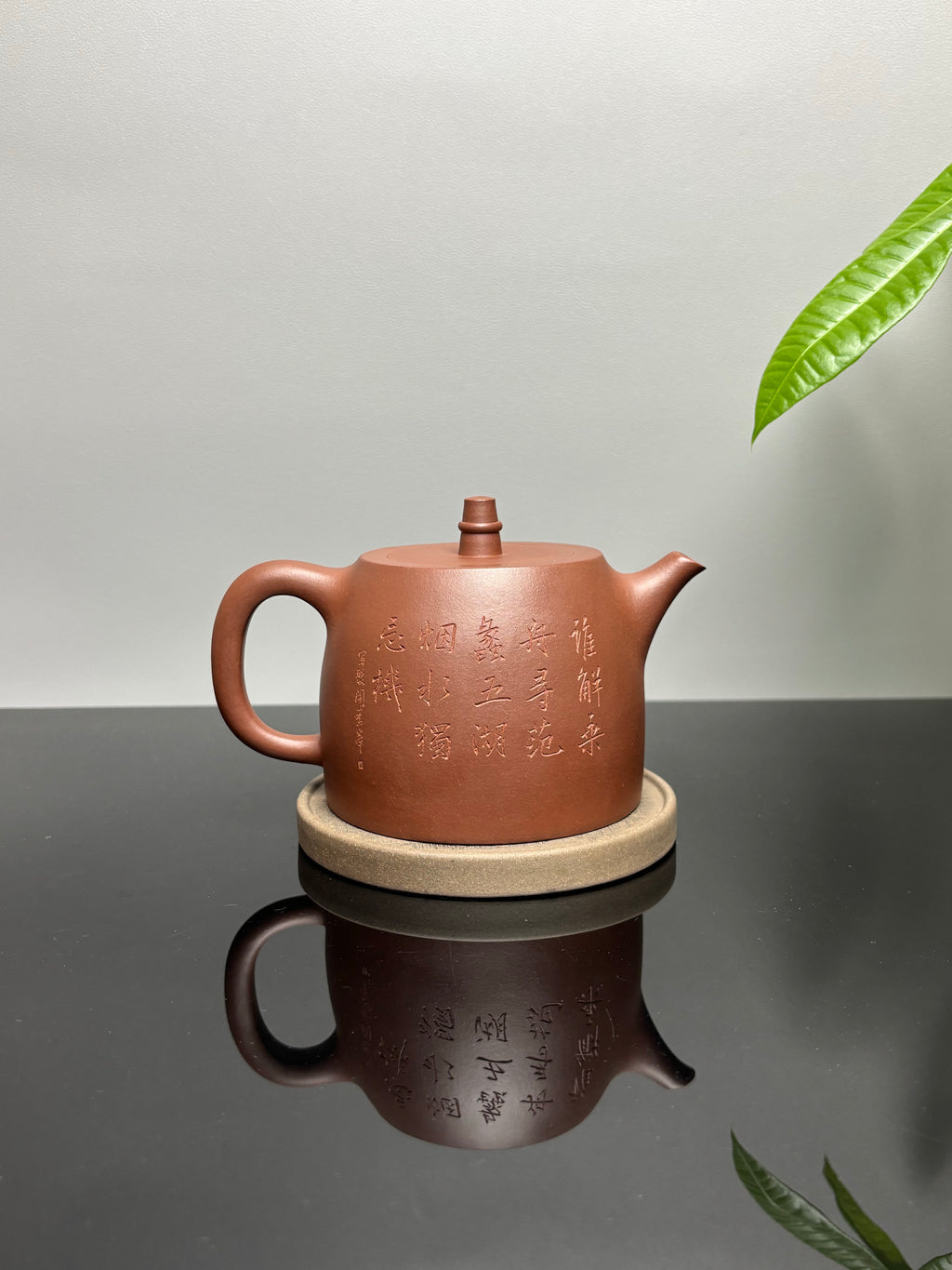 紫砂界彩刻山水第一人·李峰巅峰臻品《大汉铎壶》礼藏双绝 传世重器！  ——原矿优质底槽清·500cc ——著名紫砂彩刻艺术家·李峰亲工