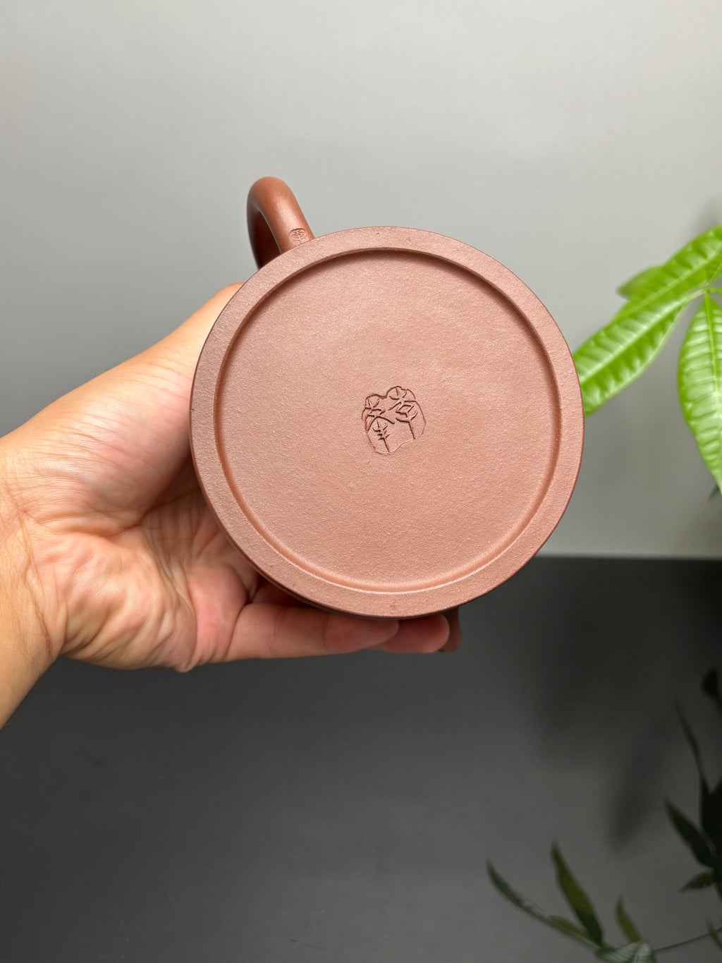 紫砂界彩刻山水第一人·李峰巅峰臻品《大汉铎壶》礼藏双绝 传世重器！  ——原矿优质底槽清·500cc ——著名紫砂彩刻艺术家·李峰亲工