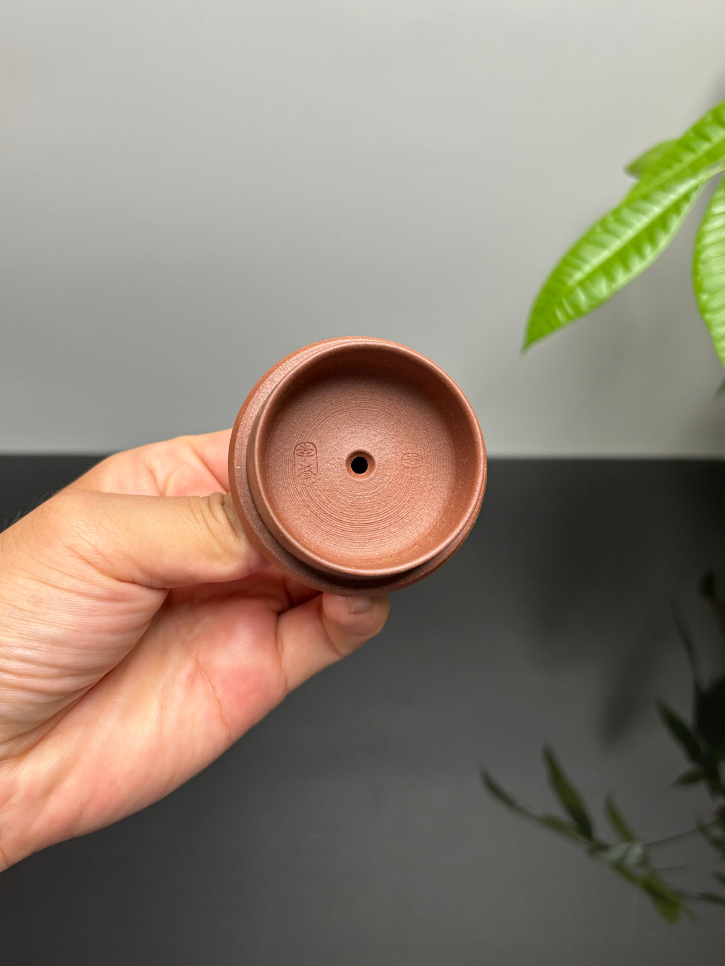 紫砂界彩刻山水第一人·李峰巅峰臻品《大汉铎壶》礼藏双绝 传世重器！  ——原矿优质底槽清·500cc ——著名紫砂彩刻艺术家·李峰亲工