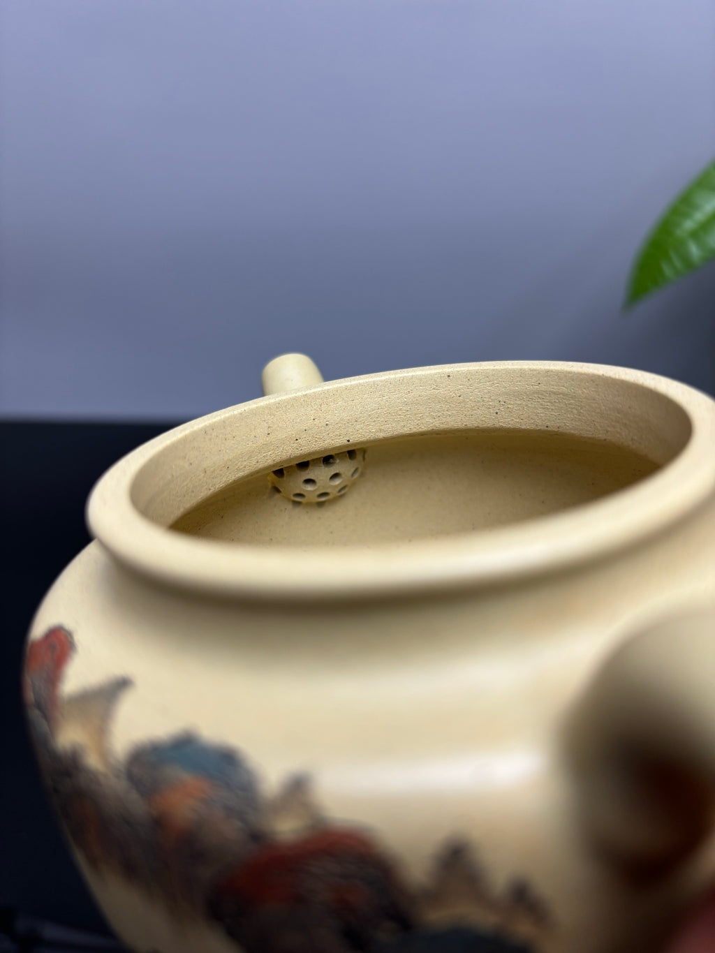 紫砂界彩刻山水第一人·李峰巅峰臻品《德钟壶》礼藏双绝 传世重器！  ——原矿优质本山绿泥·260cc ——著名紫砂彩刻艺术家·李峰亲工
