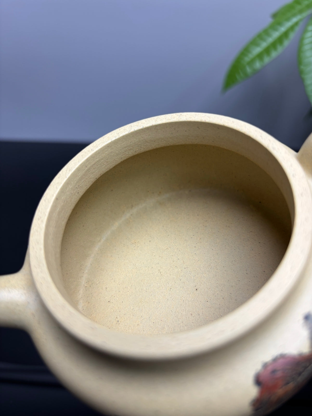 紫砂界彩刻山水第一人·李峰巅峰臻品《德钟壶》礼藏双绝 传世重器！  ——原矿优质本山绿泥·260cc ——著名紫砂彩刻艺术家·李峰亲工
