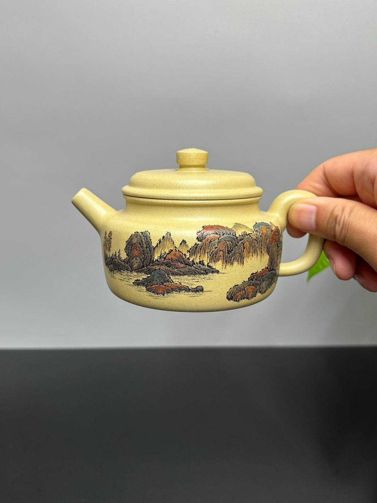 紫砂界彩刻山水第一人·李峰巅峰臻品《德钟壶》礼藏双绝 传世重器！  ——原矿优质本山绿泥·260cc ——著名紫砂彩刻艺术家·李峰亲工