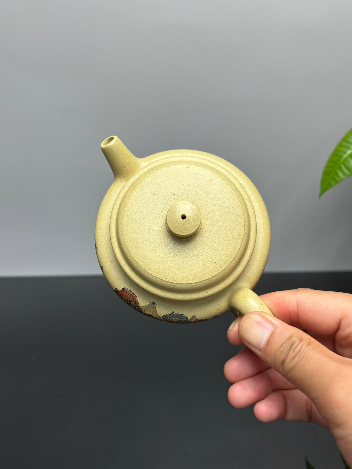 紫砂界彩刻山水第一人·李峰巅峰臻品《德钟壶》礼藏双绝 传世重器！  ——原矿优质本山绿泥·260cc ——著名紫砂彩刻艺术家·李峰亲工
