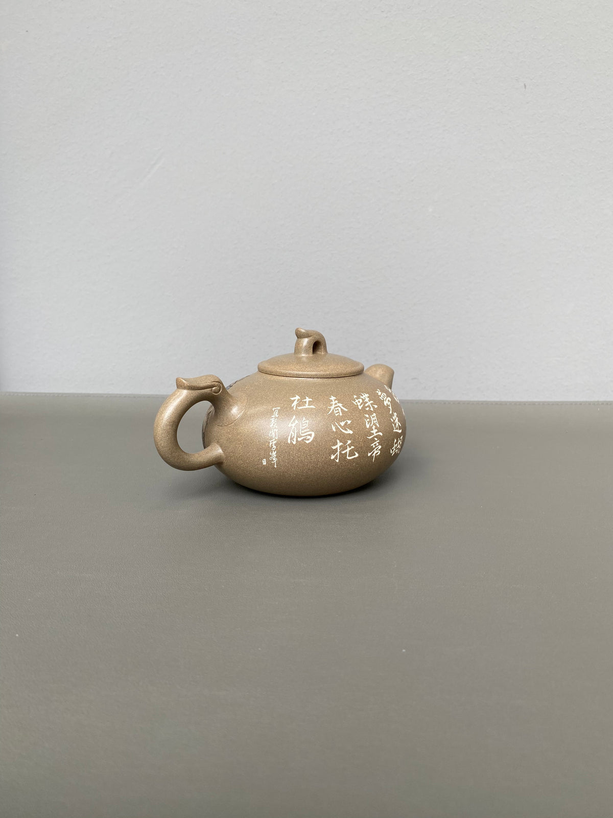 紫砂界彩刻山水标杆·李峰臻品《玉龙壶》礼藏双绝 传世重器！  ——原矿优质青段·320cc ——著名紫砂彩刻艺术家·李峰亲工