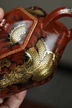 紫砂界80后方器标杆·耿浩巅峰臻品《闲者六方壶》礼藏传世，未来可期！（黄金墨龙）甄选原矿优质大红袍·200cc