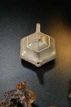 紫砂界80后方器标杆·耿浩巅峰臻品《闲者六方壶》礼藏传世，未来可期！甄选原矿优质松花青段·260cc