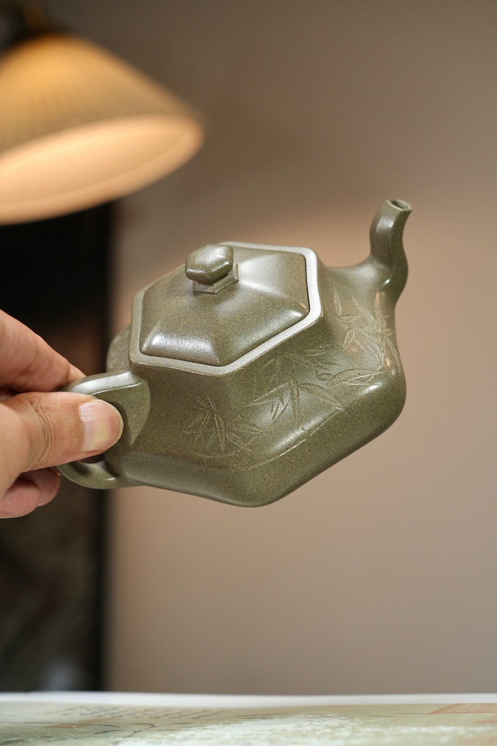 紫砂界80后方器标杆·耿浩巅峰臻品《闲者六方壶》礼藏传世，未来可期！甄选原矿优质松花青段·260cc