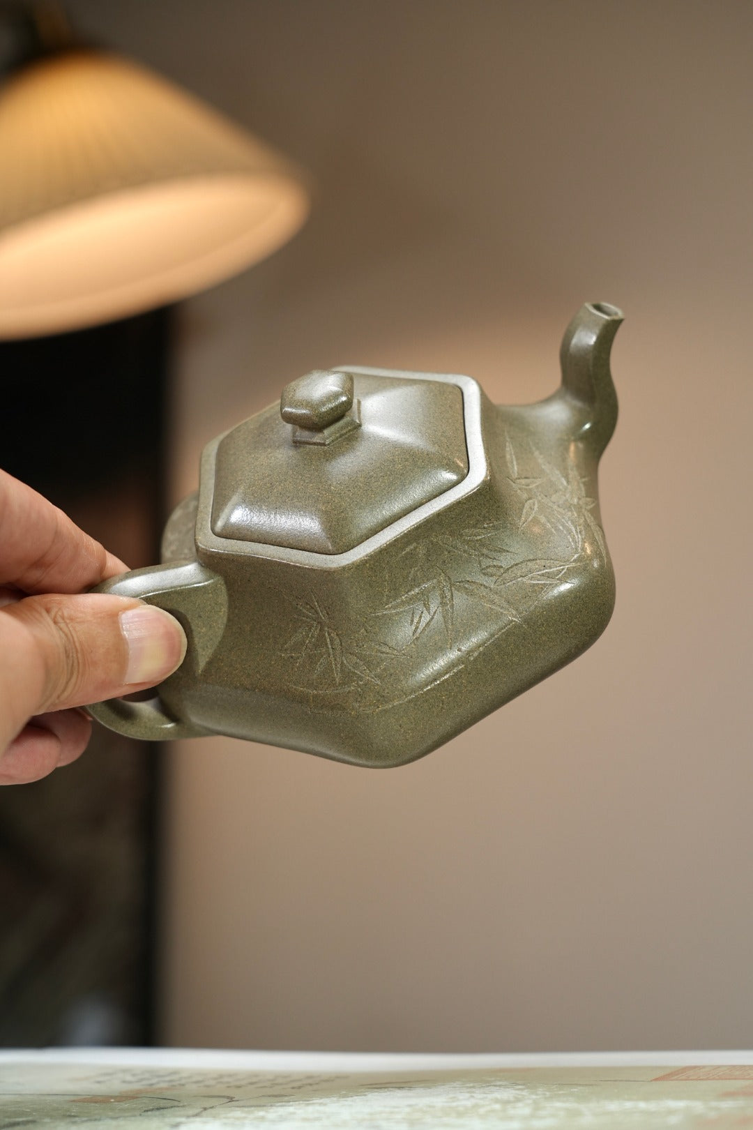 紫砂界80后方器标杆·耿浩巅峰臻品《闲者六方壶》礼藏传世，未来可期！甄选原矿优质松花青段·260cc
