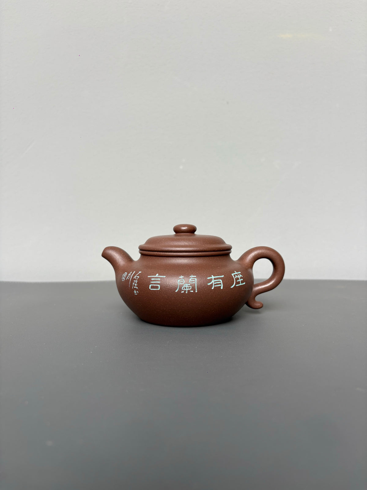 中国紫砂界当代梅王·朱炳浩(石陶）本工巅峰臻品《大亨仿古壶》——原矿优质紫玉金砂·280cc ——任淦庭大师高徒｜朱炳浩（石陶）之作