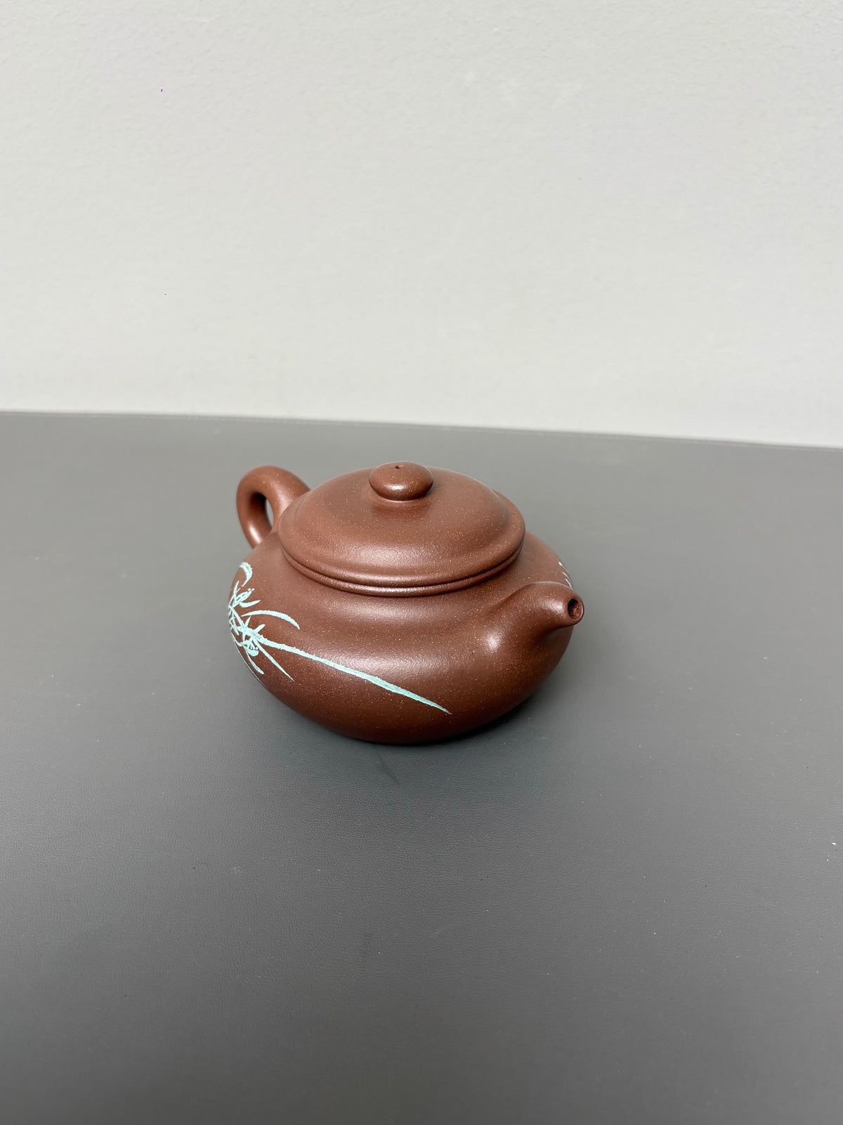 中国紫砂界当代梅王·朱炳浩(石陶）本工巅峰臻品《大亨仿古壶》——原矿优质紫玉金砂·280cc ——任淦庭大师高徒｜朱炳浩（石陶）之作