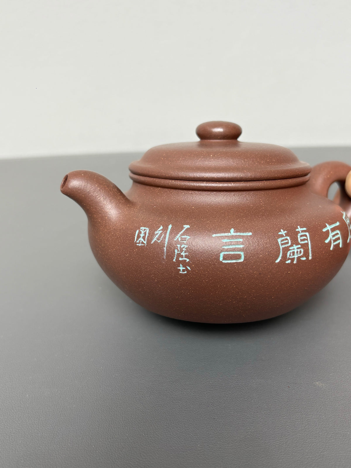 中国紫砂界当代梅王·朱炳浩(石陶）本工巅峰臻品《大亨仿古壶》——原矿优质紫玉金砂·280cc ——任淦庭大师高徒｜朱炳浩（石陶）之作