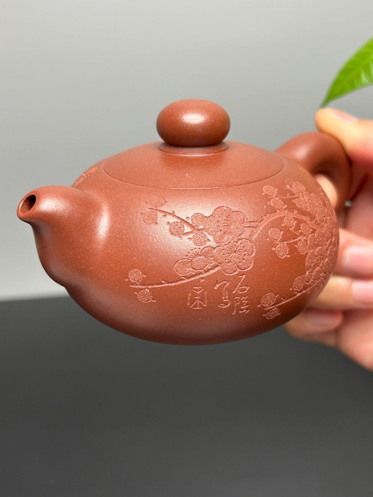 中国紫砂界当代梅王·朱炳浩(石陶）本工巅峰臻品《玉珠壶》——原矿优质底槽清·220cc ——任淦庭大师高徒｜朱炳浩（石陶）之作