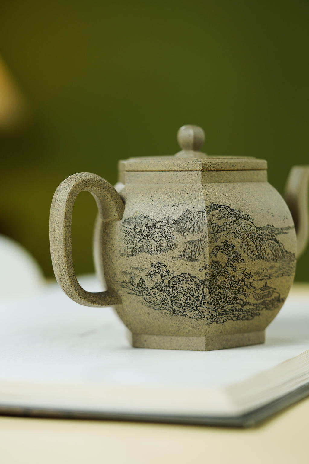 紫砂界山水陶刻标杆｜陈宏林大师传世巅峰臻品【六方宫灯壶】——原矿优质芝麻段·300cc ——紫砂山水陶刻天花板·陈宏林亲工