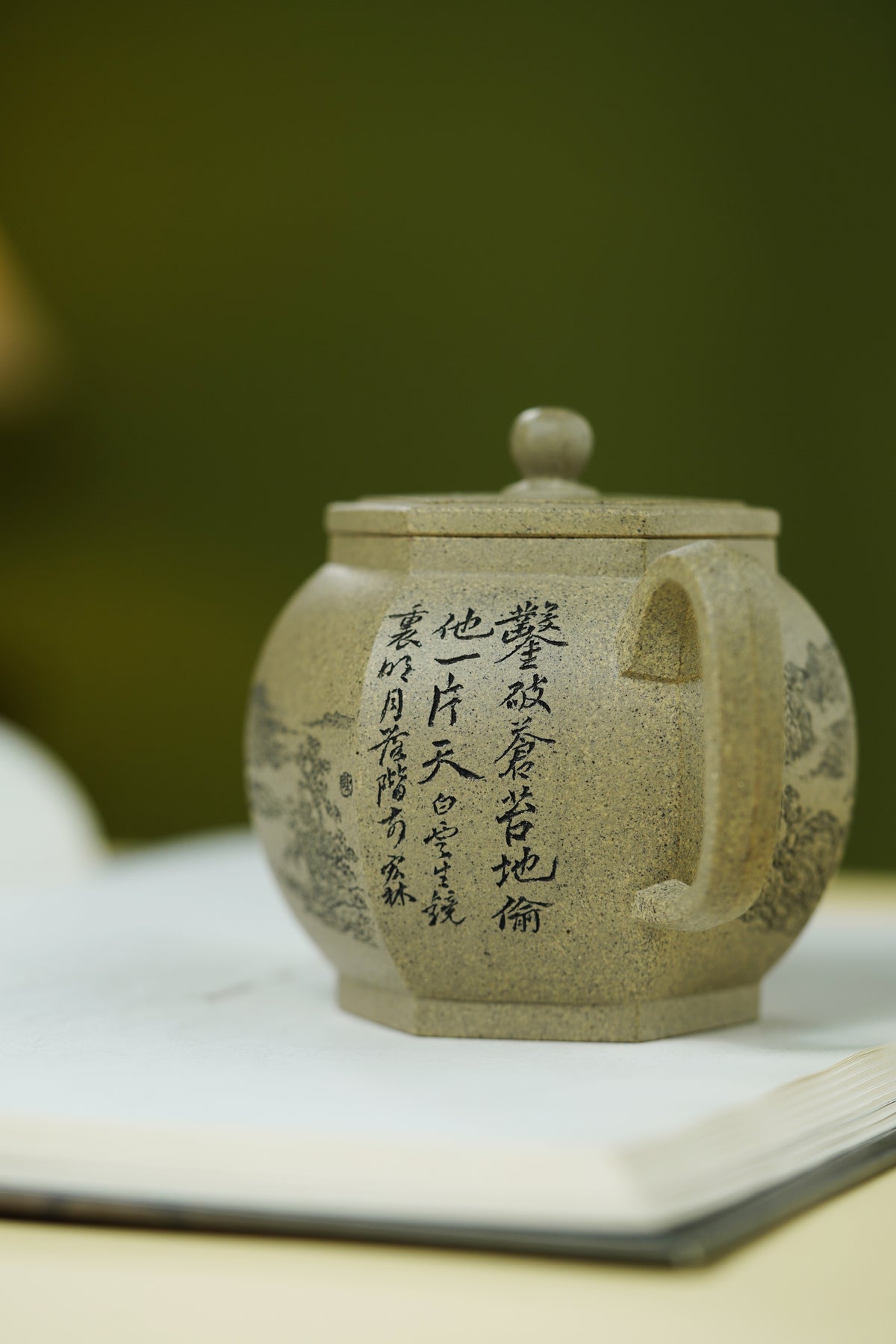 紫砂界山水陶刻标杆｜陈宏林大师传世巅峰臻品【六方宫灯壶】——原矿优质芝麻段·300cc ——紫砂山水陶刻天花板·陈宏林亲工