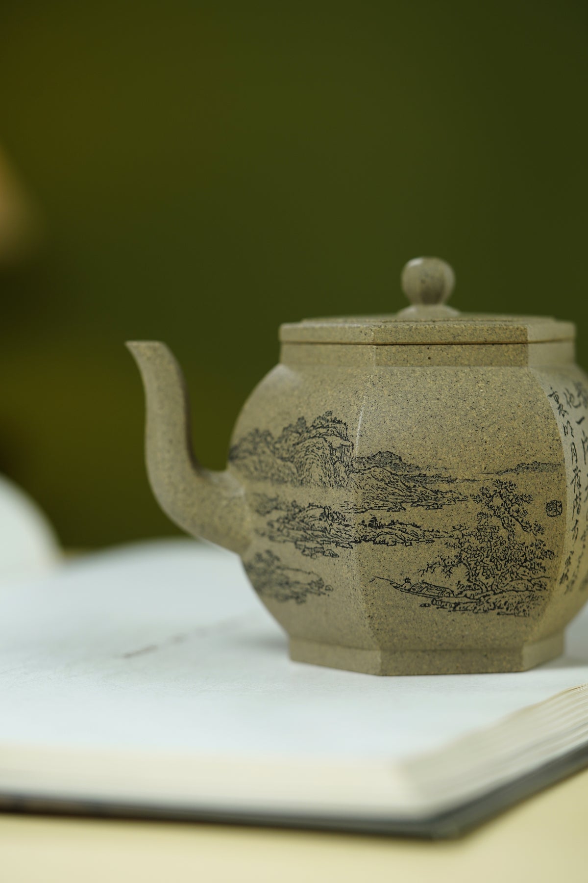紫砂界山水陶刻标杆｜陈宏林大师传世巅峰臻品【六方宫灯壶】——原矿优质芝麻段·300cc ——紫砂山水陶刻天花板·陈宏林亲工