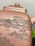 紫砂界山水陶刻标杆｜陈宏林大师传世巅峰臻品【汉方壶】收藏送礼·双绝重器! ——原矿优质老紫泥·260cc ——紫砂山水陶刻天花板·陈宏林亲工