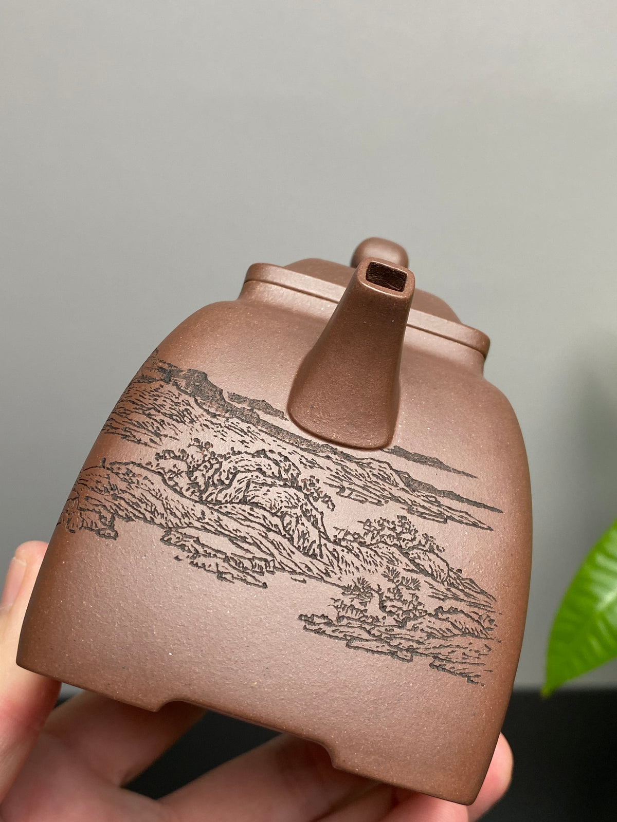 紫砂界山水陶刻标杆｜陈宏林大师传世巅峰臻品【汉方壶】收藏送礼·双绝重器! ——原矿优质老紫泥·260cc ——紫砂山水陶刻天花板·陈宏林亲工