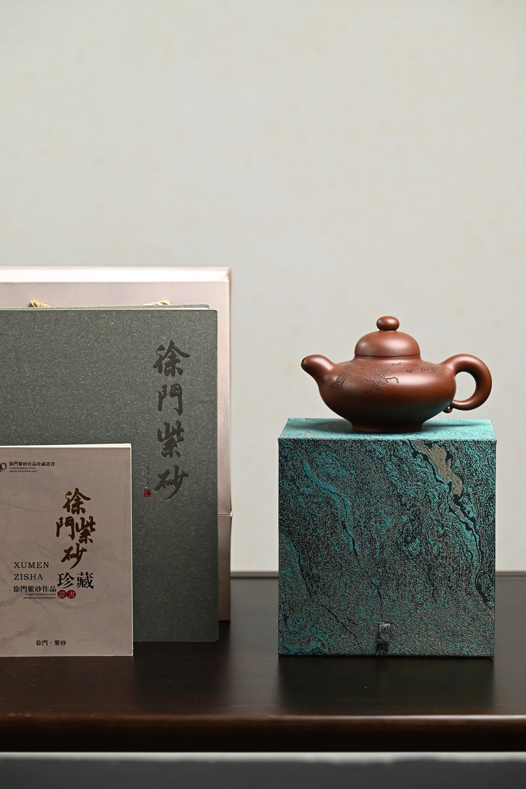 新品· 『荷花鱼满』 一厂老紫泥·容量400cc·19孔出水·史志洪，国大师徐汉棠女婿，徐门紫砂第四代传人，国家级高级工艺美术师