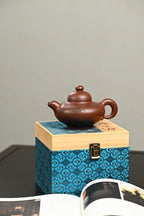 新品· 『荷花鱼满』 一厂老紫泥·容量400cc·19孔出水·史志洪，国大师徐汉棠女婿，徐门紫砂第四代传人，国家级高级工艺美术师