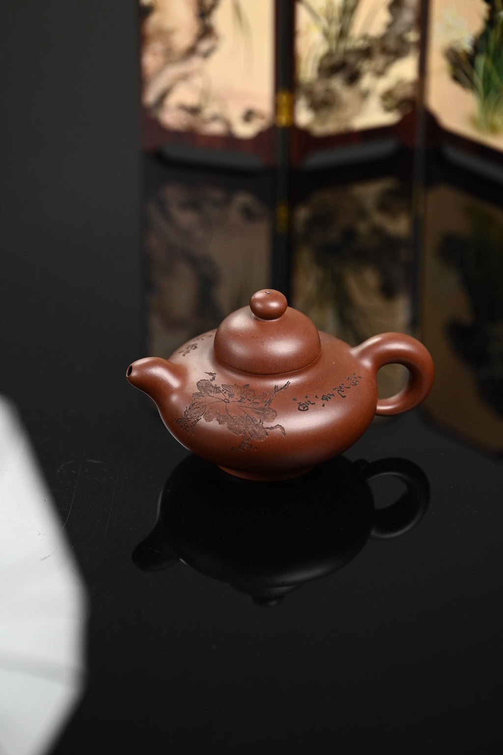 新品· 『荷花鱼满』 一厂老紫泥·容量400cc·19孔出水·史志洪，国大师徐汉棠女婿，徐门紫砂第四代传人，国家级高级工艺美术师