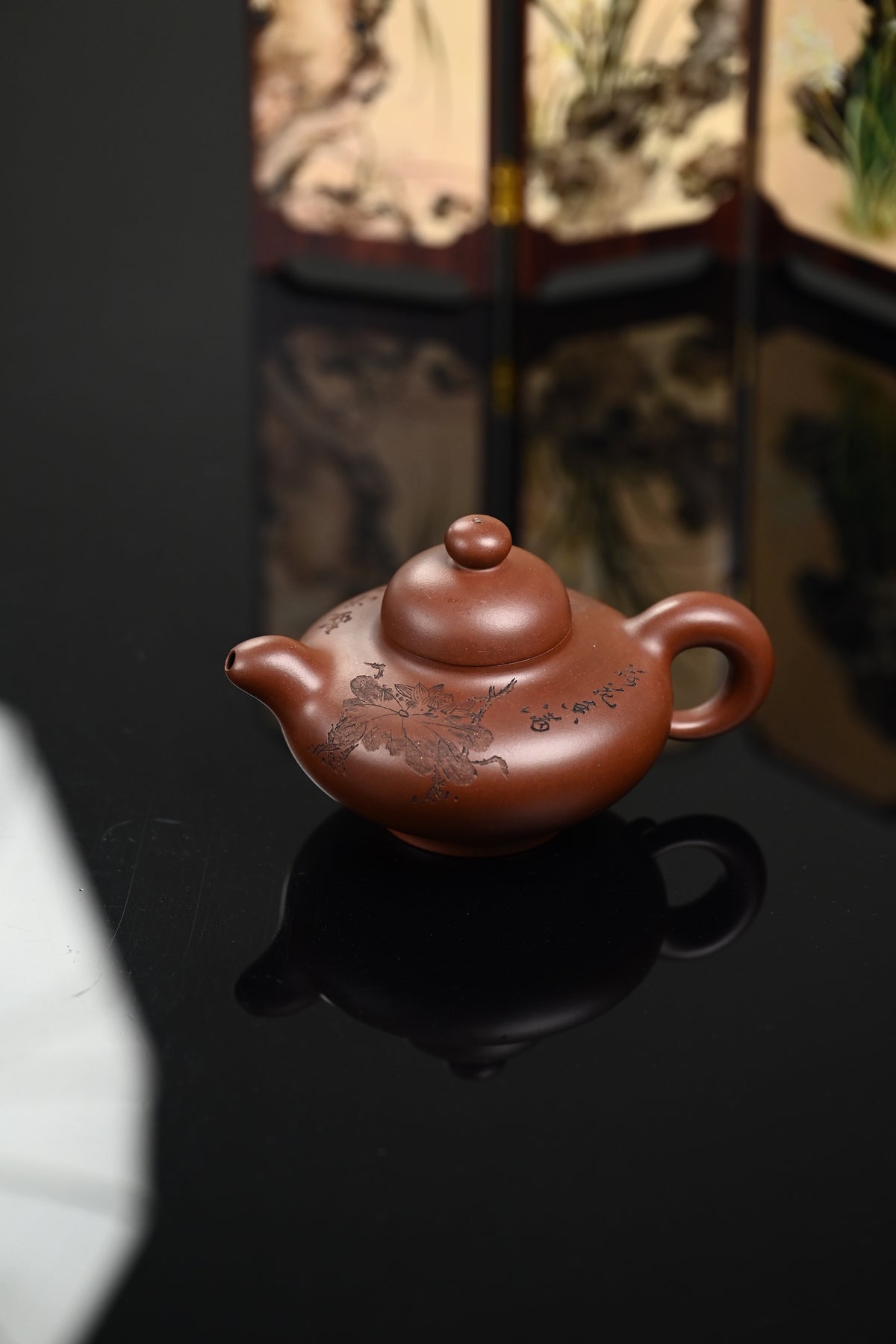 新品· 『荷花鱼满』 一厂老紫泥·容量400cc·19孔出水·史志洪，国大师徐汉棠女婿，徐门紫砂第四代传人，国家级高级工艺美术师