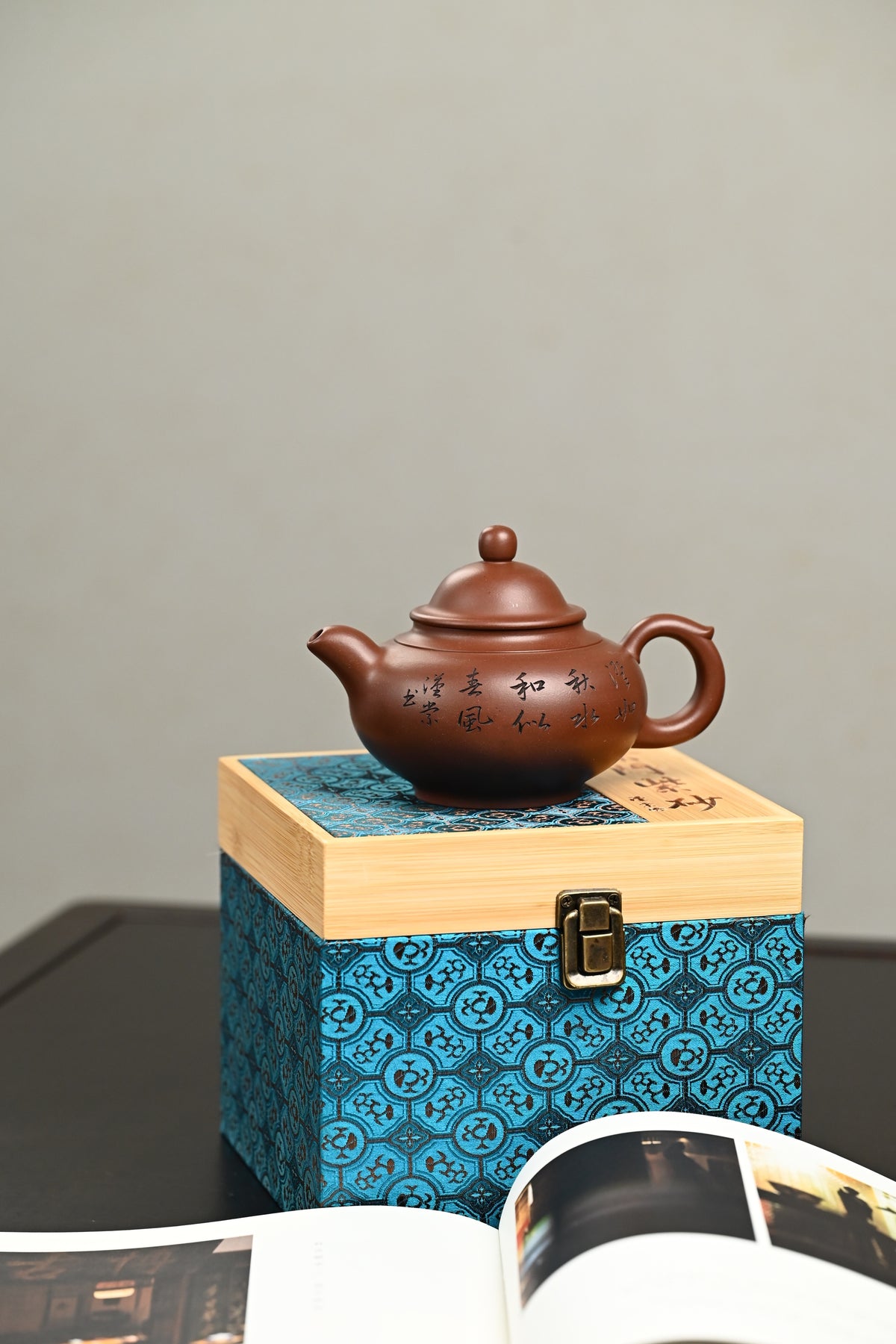 『秋水』 文革老紫泥·容量400cc·14孔出水·史志洪  史志洪，国大师徐汉棠女婿，徐门紫砂第四代传人，国家级高级工艺美术师